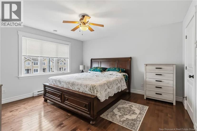 34 Oxiard Street — photo 16 of 29
