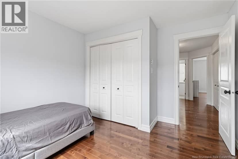 34 Oxiard Street — photo 20 of 29