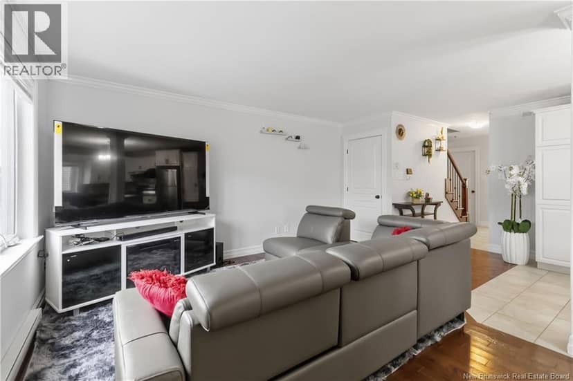34 Oxiard Street — photo 5 of 29