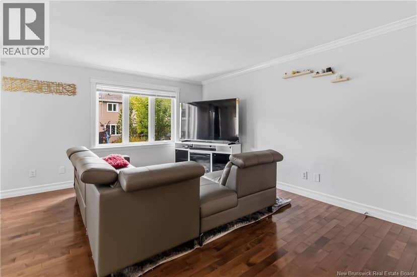 34 Oxiard Street — photo 7 of 29