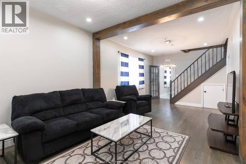 1761 Benjamin AVENUE — photo 2 of 30