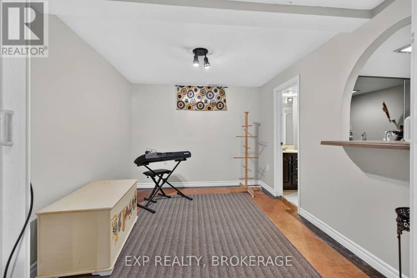 920 Safari Drive — photo 26 of 40