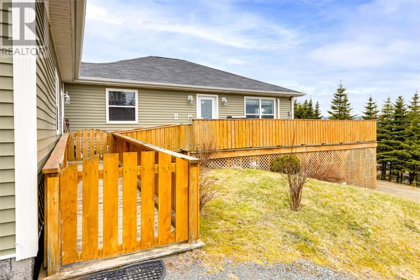 24 Meetinghouse Road, Pouch Cove, photo 2