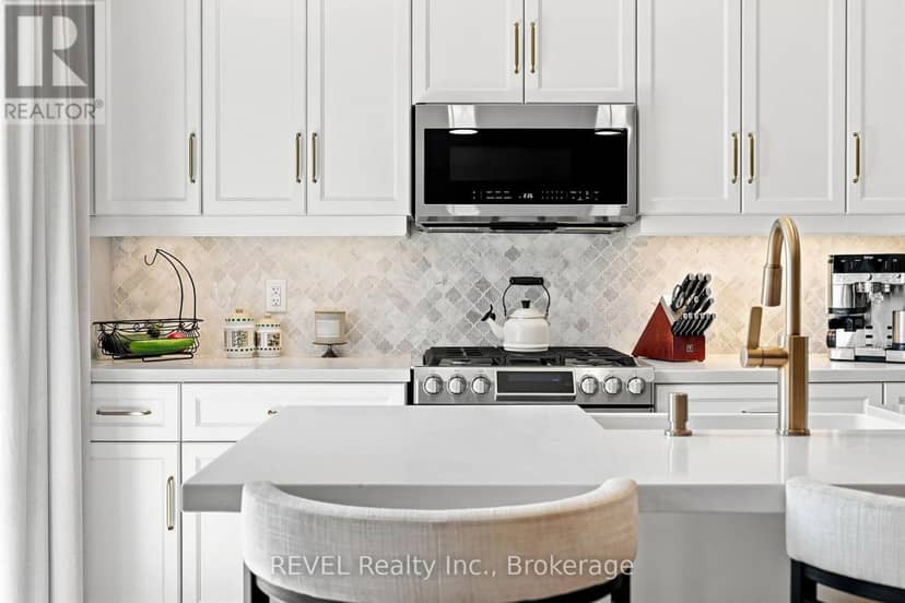 136 Acacia Road — photo 15 of 38