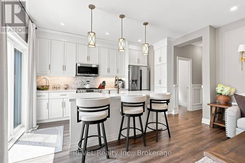 136 Acacia Road — photo 9 of 38