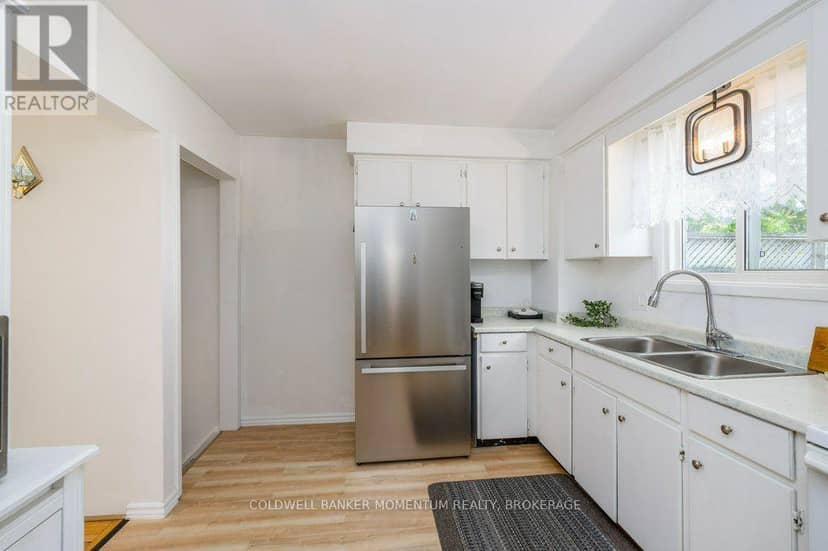 121 Dorothy Street — photo 15 of 37