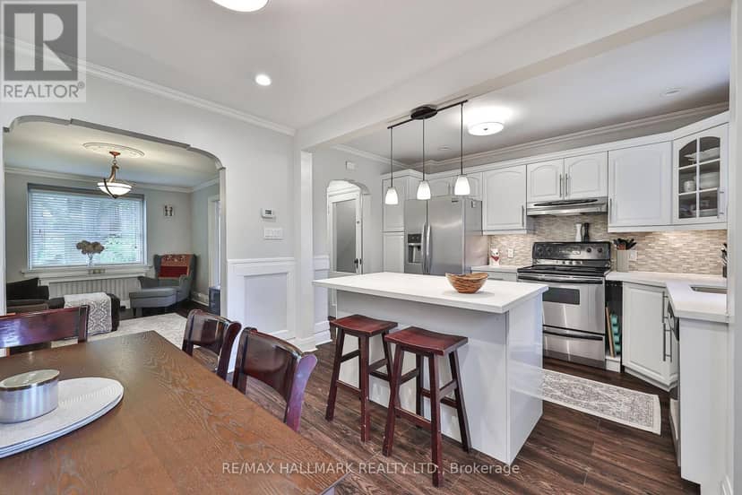 278 Woburn Avenue — photo 10 of 40