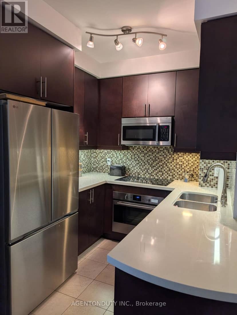 1009 - 35 Balmuto Street — photo 18 of 40