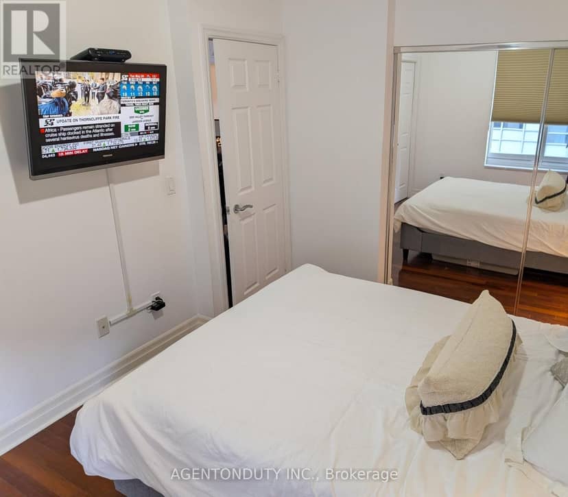 1009 - 35 Balmuto Street — photo 30 of 40