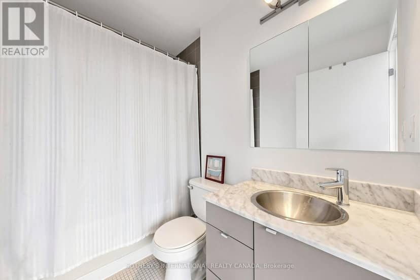 1606 - 33 Lombard Street — photo 19 of 40
