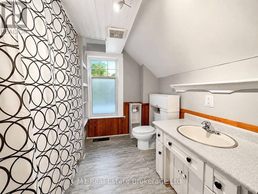 223 St. George Street E — photo 19 of 20