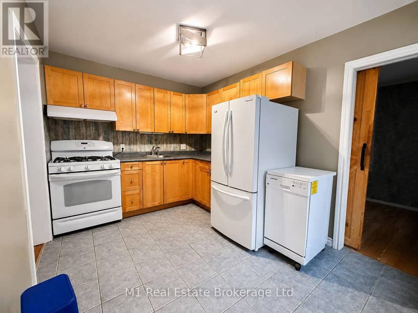 223 St. George Street E — photo 8 of 20