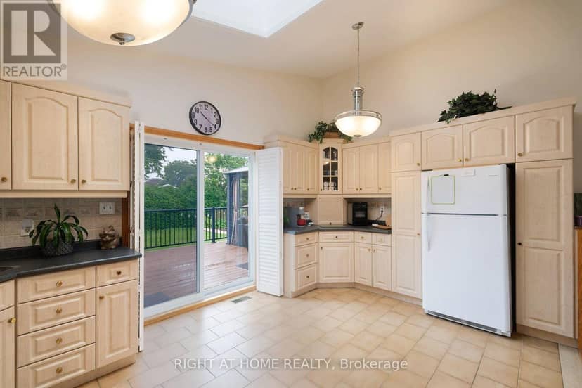 511 Woodcrest Avenue — photo 12 of 40