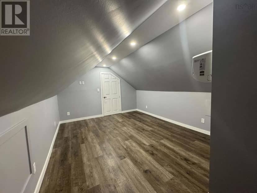 1057 George Street — photo 11 of 18