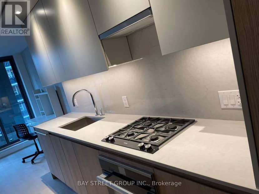 407 - 81 Wellesley Street E — photo 6 of 18