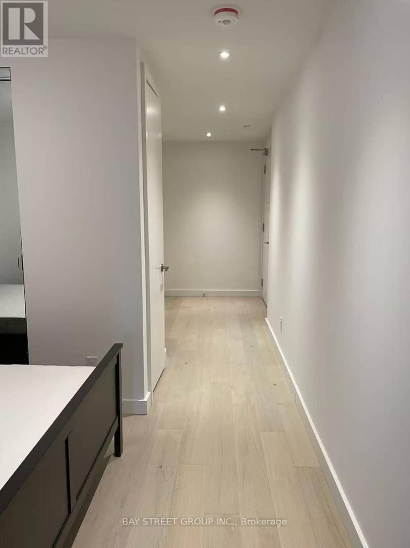 407 - 81 Wellesley Street E — photo 8 of 18