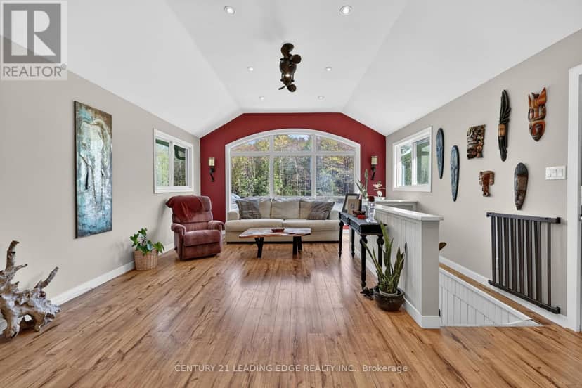 2996 Moynes Road — photo 11 of 40