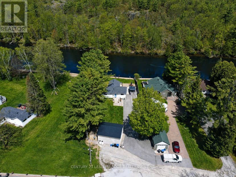 2996 Moynes Road — photo 4 of 40