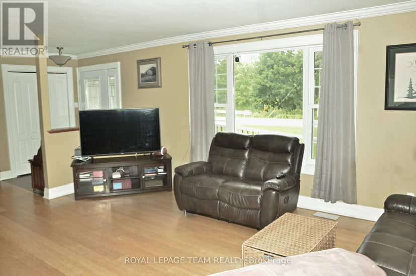 12078 Lakeshore Drive E — photo 13 of 39
