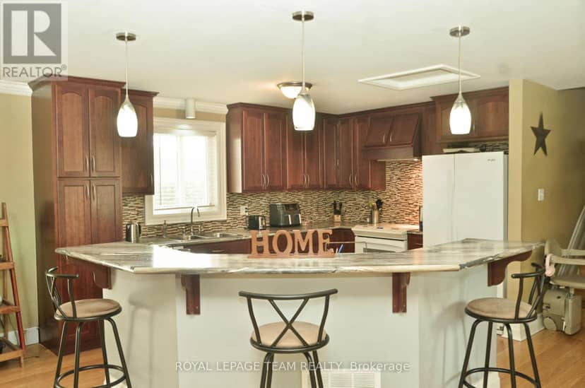 12078 Lakeshore Drive E, South Dundas, photo 5
