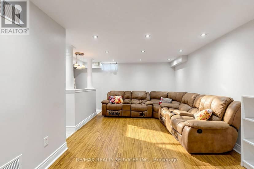 50 Rocky Point Crescent — photo 38 of 40
