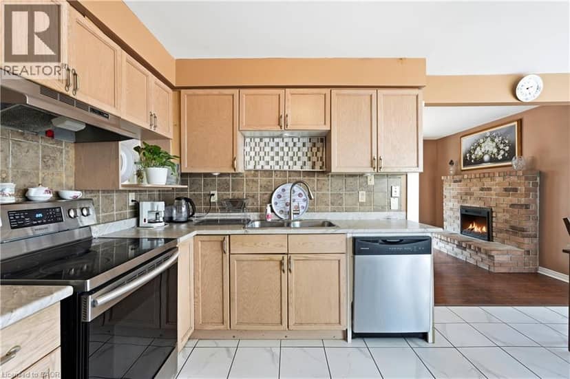 138 LIVINGSTON Avenue — photo 11 of 40