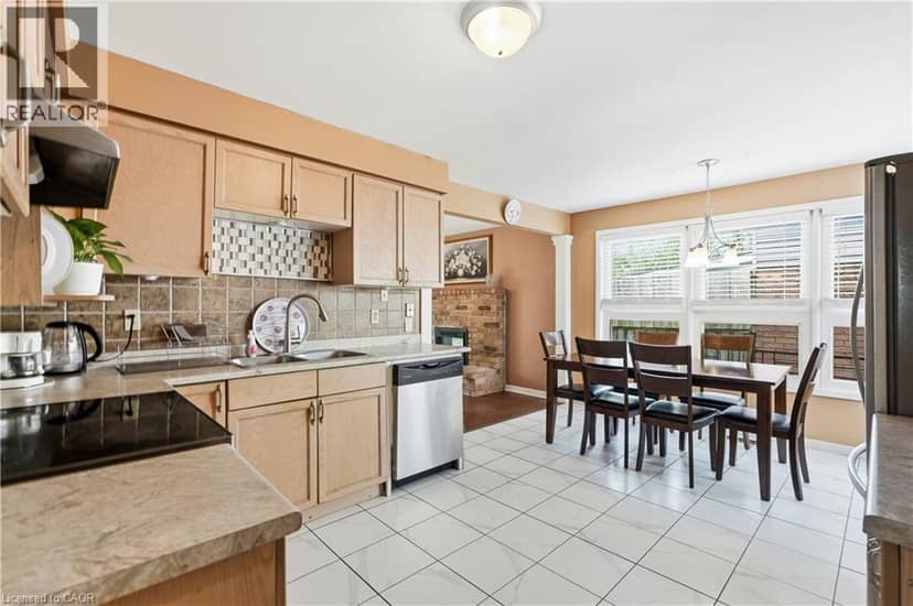 138 LIVINGSTON Avenue — photo 12 of 40