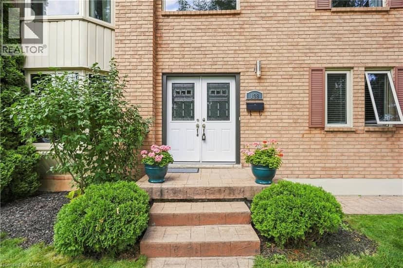 138 LIVINGSTON Avenue, Grimsby, photo 3