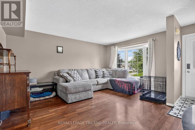 267 Fleming Drive, London East, photo 3