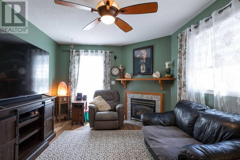 232 Thorne Drive — photo 10 of 39