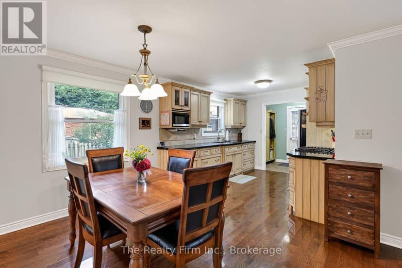 19 Wellington Street W, Norwich, photo 8