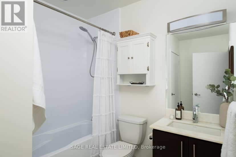 313 - 58 Orchard View Boulevard — photo 14 of 32