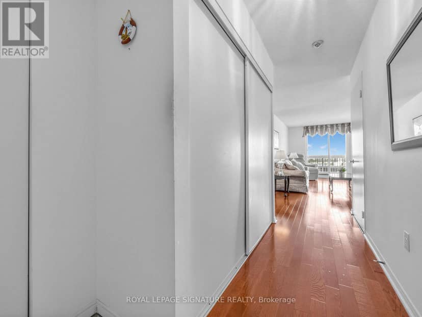 807 - 11 Thorncliffe Park Drive — photo 24 of 35