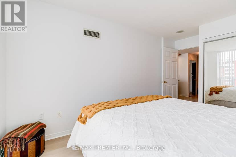 PH06 - 15 Michael Power Place — photo 17 of 40