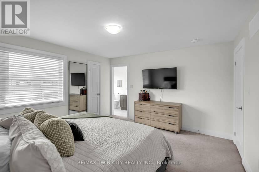 536 Grey Street — photo 18 of 34