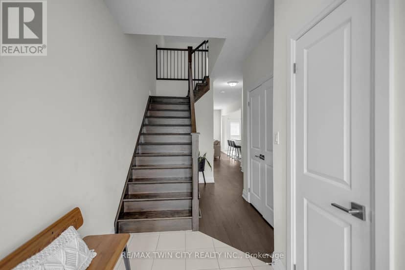 536 Grey Street — photo 3 of 34