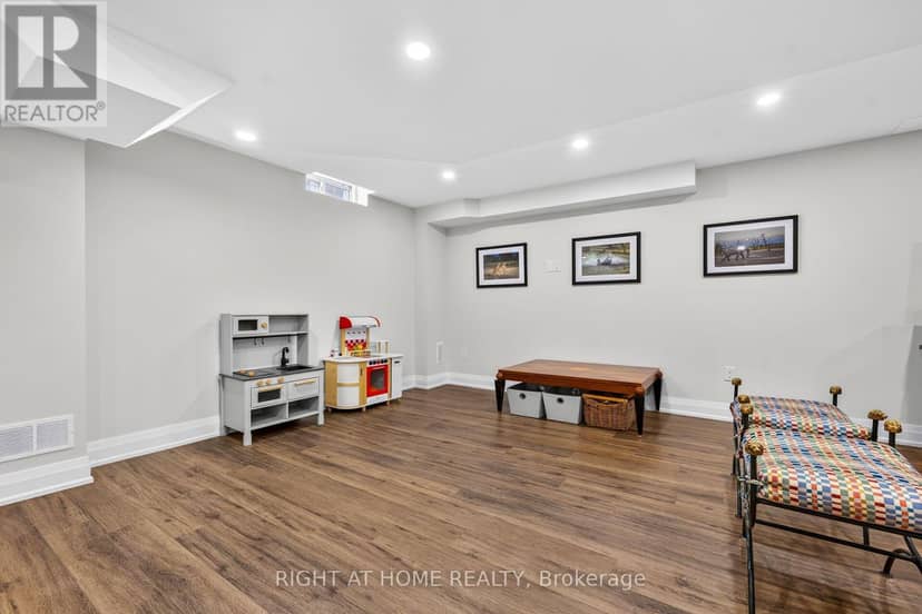 12 Fiddlehead Crescent — photo 37 of 40