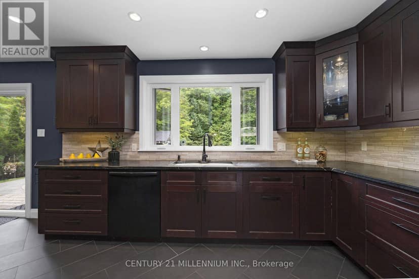 17 Erin Heights Drive — photo 11 of 40