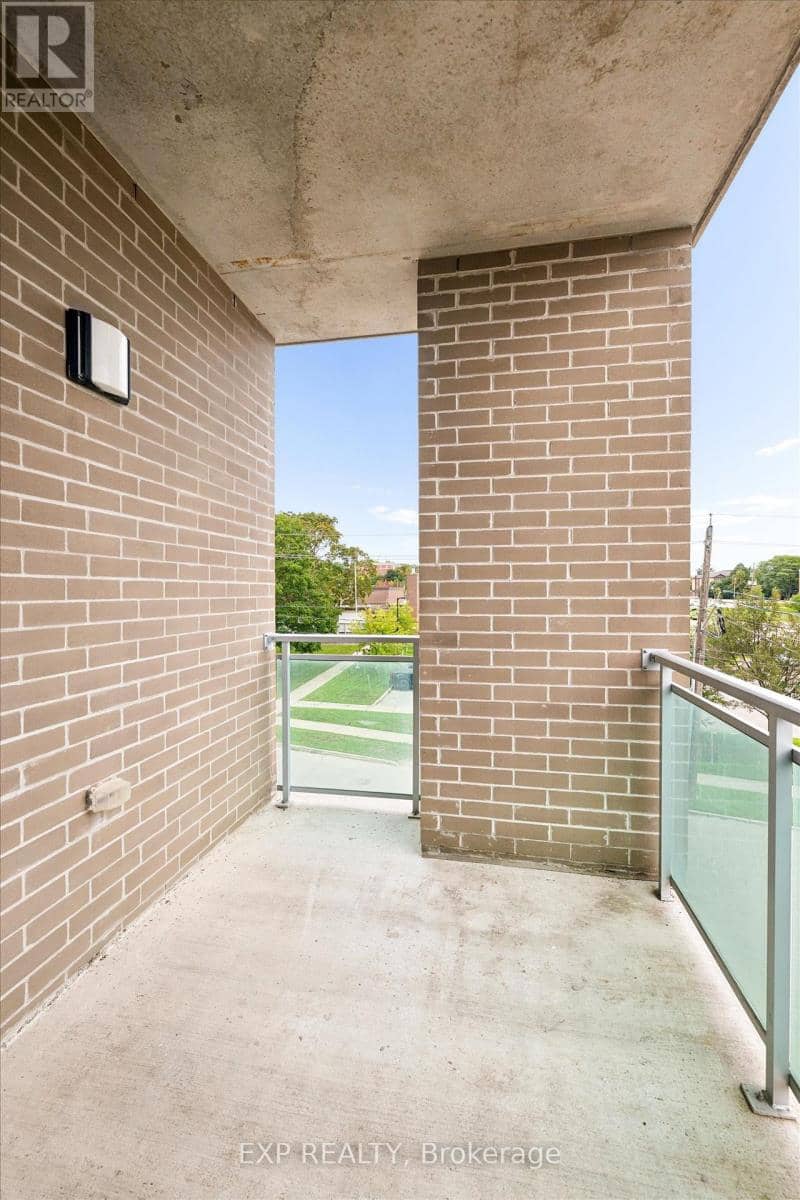 H204 - 62 Balsam Street — photo 27 of 32