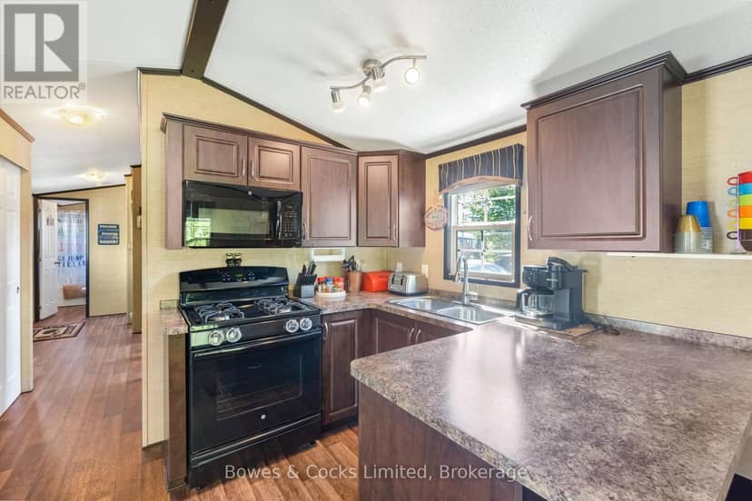 15 The Point Dr. - 1235 Villiers Line — photo 21 of 40