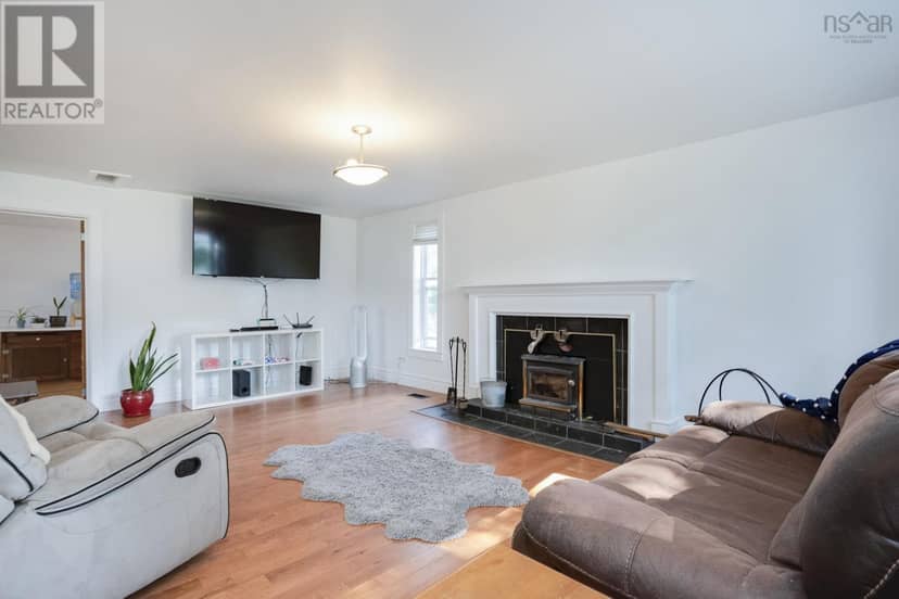 118 Belcher Street — photo 15 of 40