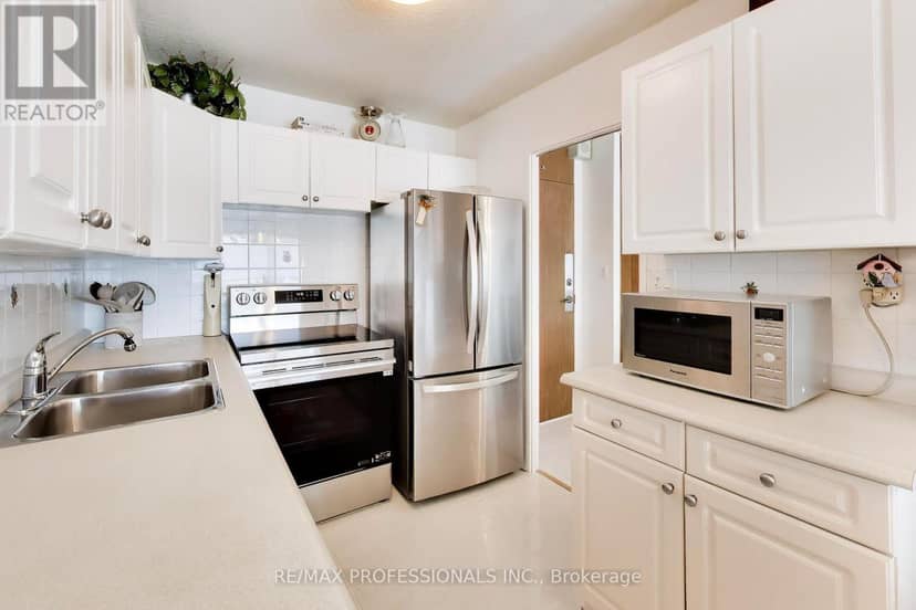 207 - 260 Scarlett Road — photo 11 of 38