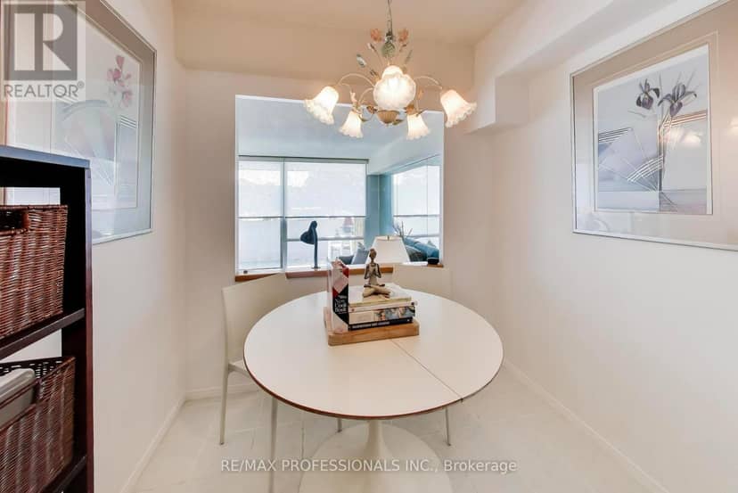 207 - 260 Scarlett Road — photo 15 of 38
