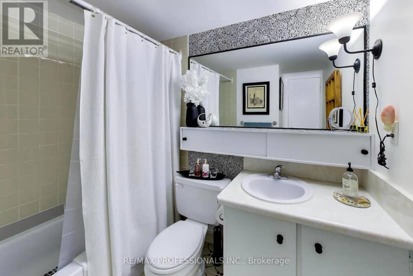 207 - 260 Scarlett Road — photo 24 of 38