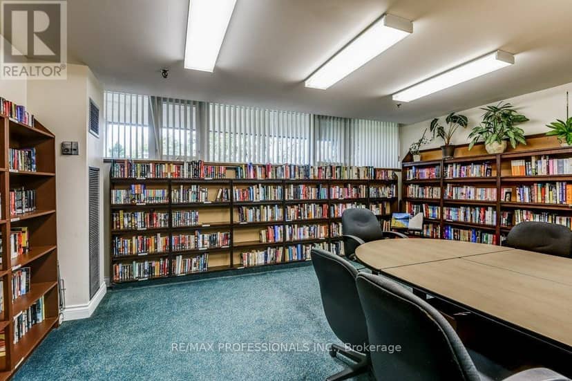 207 - 260 Scarlett Road — photo 31 of 38