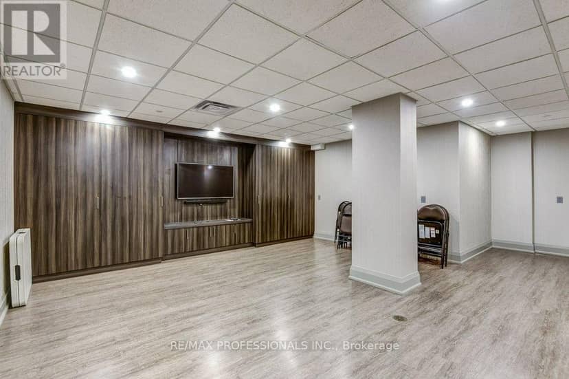 207 - 260 Scarlett Road — photo 33 of 38