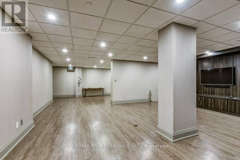 207 - 260 Scarlett Road — photo 34 of 38