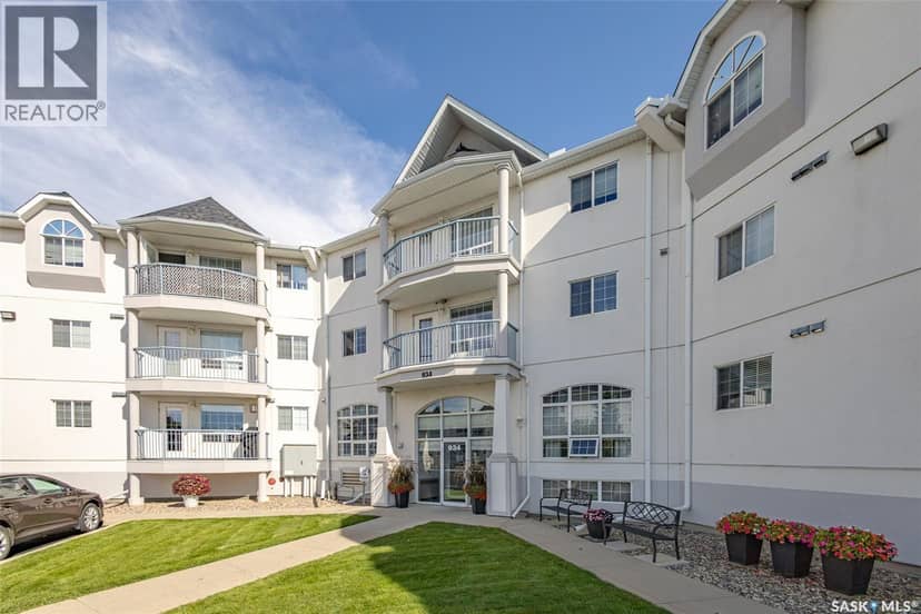104 934 Heritage VIEW — photo 1 of 40