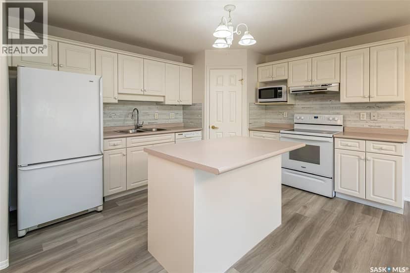 104 934 Heritage VIEW — photo 3 of 40