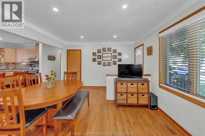 160 John STREET — photo 10 of 40